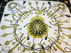 MER722 HERMES（エルメス）カレ90 Les cles エルメス人気の柄 鍵柄 スカーフ シルク BLK 総柄