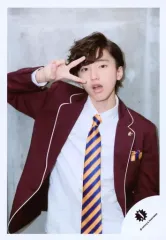 【中古】生写真(ジャニーズ) 関西ジャニーズJr./道枝駿佑/上半身・衣装えんじ色・赤・白・右手ピース・口開き/「関西ジャニーズJr. LIVE 2018 Fall in LOVE ～秋に関ジュに恋しちゃいなよ～」グッズオフショット/公式生写真