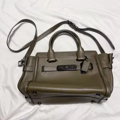 コーチ スワッガー 27 カーキ