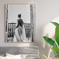 アートポスター モノクロ パリ バルコニー ドレス 白黒写真 インテリア 壁掛け おしゃれ 北欧 モダン シンプル 額付き リビング 玄関