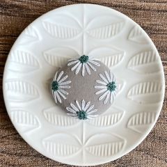 刺繍【ヘアゴム】【ポニーフック】【ブローチ】選べるパーツ　no.43