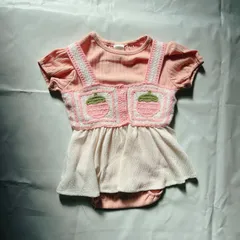 新品未使用 ロンパース 半袖 70㎝ futafuta フタフタ 女の子　いちご　バースデイ　出産祝い　可愛い　ニット　かぎ編み　半袖　夏　秋　ピンク　ベビー