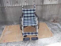送料無料（一部地域を除く）ノーパンク　自走式　車椅子　ミキ　MIKI　ニューライト2　Ｍ-43ＮＬ　TS-25-0801-04