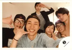 【中古】生写真(ジャニーズ) SixTONES/集合(6人)/横型・バストアップ・センター田中・帽子・指2本立て・後ろに京本・敬礼/公式生写真