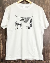 BANKSY ・バンクシー・シマウマ・洗濯する女性・白
