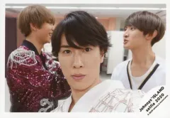 【中古】生写真(ジャニーズ) ジャニーズJr./中村海人・宮舘涼太・向井康二/横型・バストアップ・衣装白・黒・紫・センター宮舘・後ろに中村向井向き合い/Johnnys’ ISLAND セルフィー 2020/公式生写真