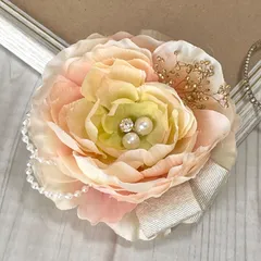 2501 ラナンキュラスコサージュピーチオレンジ　ベージュ   パール ヘアアクセサリー