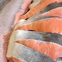 ブランド鮭メヂカ切り身！！3900円1kg15切れ前後