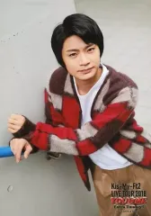 【中古】生写真(ジャニーズ) Kis-My-Ft2/横尾渉/膝上・衣装赤.茶色.白・両手手すり・階段/「Kis-My-Ft2 LIVE TOUR 2018 YOU＆ME Extra Yummy!!」オリジナルフォト