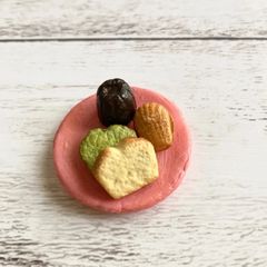ミニチュア洋菓子盛り合わせ