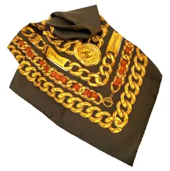 【美品⭐️ CHANELシャネル】 春夏のコーデに欲しい一枚     シルクスカーフ  《チェーン柄》 ダークブラウン×ゴ－ルド    正規製品表示タグあり