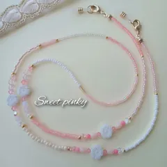 【198】コーラルピンク❀珊瑚ビーズ✿ホワイトフラワーのマスクストラップ&メガネチェーン（2way)