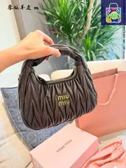 【今日特価】Miu Miu ミュウミュウ ホーボーシリーズ クラシックなしわ加工羊皮で質感豊かで容量適正-WTO輸入2