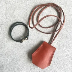本革　キーケース　キーカバー  ストラップ　ブレスレット&クロシェットＭサイズ　セット　ブラック　ブラウン　s字金具
