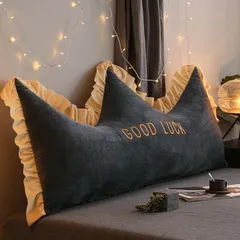 「GOOD LUCK」の文字入りクッション（Sサイズ） クラウン型の豪華な背もたれクッション カラー豊富 カバーは取り外し可能で洗濯できます