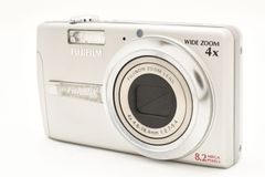 ★美品★フジフイルム FUJIFILM FinePix F480 シルバー★ LL22#4692