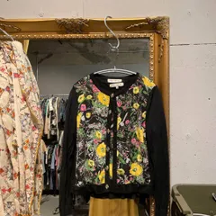 29 スーパービューティー スパンコール 花柄 総柄 カーディガン 長袖 アンサンブル　スパンコール　可愛い　華やか　お呼ばれ　デート　オフィスカジュアル　食事会　黒 ブラック BLACK クロ くろ