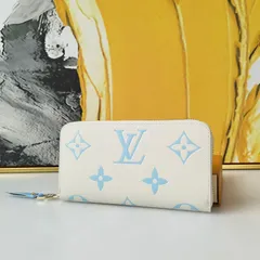 LVルイ・ヴィトン/財布は柔らかい革で作られている。エンボスアルファベットの図案は2種類の精緻で柔らかい色で際立っている。実用的な内部デザインが見え、複数のポケット、仕切り、12のカード位置が付いています。[本日特価|新品未使用品]