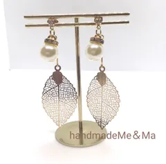 No.184大きなリーフと王冠付きパール風ビーズのピアス　サージカルステンレス