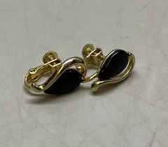 SN82 新品 オニキス？ ゴールド 雫 しずく ドロップ デザイン イヤリング 重さ4.4g