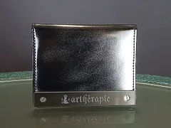 【未使用・新品】【公式正規取扱い】アルセラピィ(artherapie)正規取扱店 パスケース『メタルプレートラスター』(SILVER×ガンメタプレート)