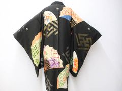 【京松】【着物】アンティーク 羽織 黒羽織 三つ紋 絵羽柄 金駒刺繍 扇子文 ロング丈 羽織紐付 身丈約99.5cm 裄丈約64cm r7z01-38