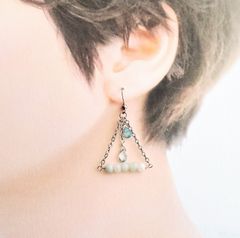 ブルージルコン×翡翠の三角フレームピアス【金属変更無料】