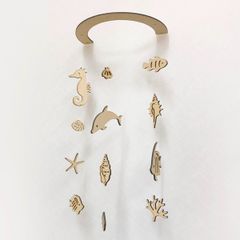 モビール 壁掛け 海 イルカ タツノオトシゴ 貝 ヒトデ サンゴ 木製 【Koral】
