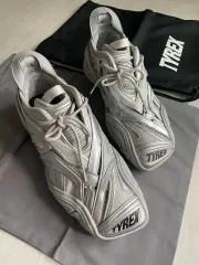 TYREX スニーカー シルバー 42 2025年最新】Balenciaga tyrex 42の人気アイテム - メルカリ
