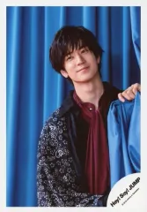 【中古】生写真(ジャニーズ) Hey! Say! JUMP/中島裕翔/上半身・衣装黒・赤・左手上げ・目線左・口閉じ・背景青/「Hey! Say! JUMP LIVE TOUR 2019-2020 PARADE」グッズオフショット/公式生写真
