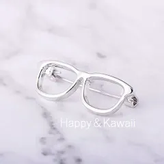 【新品未使用】メガネのブローチ（シルバー）眼鏡アクセサリー　メガネアクセサリー　メガネブローチ　眼鏡ブローチのサムネイル