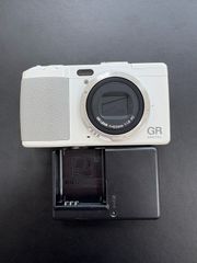 【EL5】リコー RICOH GR DIGITAL IV ホワイトエディション コンパクトデジタルカメラ　FJ9821