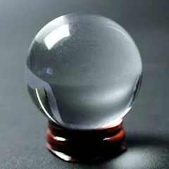 【訳あり】【小キズあり】 置物 水晶球 クリスタル 8cm 中 木製 台座付き 運気急上昇 占い 占い師 風水グッズ 風水 人工 溶錬 水晶玉 開運祈願 金運祈願 玄関 開運 ボール クリア 透明 インテリア 厄除け 祈り 祈願 パワースポット パワーストーン