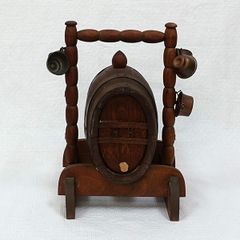 島静代古道具『六本木ビストロ・シマ店内装飾　ワイン樽』リキュール木製ワイン樽（赤胴の小さなカップ付き）　アンティーク