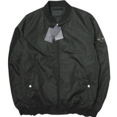 PRADA プラダ 22AW Re-Nylon PLATE LOGO BOMBER JACKET 三角プレートロゴ ナイロンボンバージャケット SGH038 R121 1WQ8 54 ブラック MA-1 アウター g16765