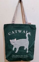 【猫トートバッグ】帆布A4たてトート（CATWALKグレー猫）緑色