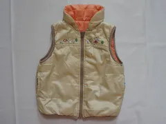 ファミリア familiar アウトレット 子供服 女の子 90cm ベビー服 ファミちゃん リバーシブル 中綿 薄手 ベスト ベージュ オレンジ 秋 冬 ★3 トップス 冬服 ガールズ キッズ ベビー 【中古】 ユーズド リサイクル