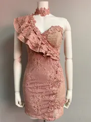 1303 Tika ティカ　キャバクラ　ドレス　総レース　ワンショルダー　フリル　ストーン　パール　タイト　ミニ　キャバドレス　S