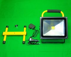 充電式30WハイパワーLED投光器！300W相当 夜間作業やキャンプや夜釣りに COB