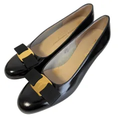 美品 Salvatore Ferragamo サルヴァトーレフェラガモ パテントレザー ヴァラリボン ローヒール パンプス 6C 23cm相当 ブラック レディース 古着 中古 USED