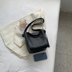 バケツショルダーバッグ レディース シンプル かわいい 斜めがけ 革 小さめ 大きめ 軽い レザー おしゃれ ショルダーバッグ