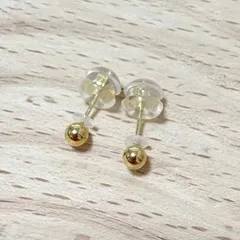 小ぶり　18金　日本製　丸玉ピアス　ゴールド　 K18ポスト　刻印入り　つけっぱなし