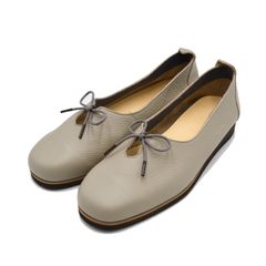 22.0バトンシューズ本革新品未使用 ダンスシューズ オーク - メルカリ