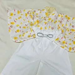 ベビー袴　ハンドメイド　ベビー着物　白地に淡い黄色い花柄　刺繍　60 70 80サイズ
