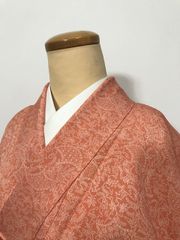 【中古】 Sサイズ 小紋 正絹 サーモンピンク地に草花模様 袷着物 