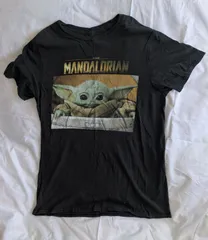 スター・ウォーズ／マンダロリアン・アンド・グローグー　Tシャツ　ブラック　S