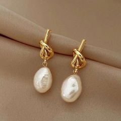 ［ドレススタイルにも］パールピアス 小ぶり ゴールド 上品 ジュエリー ラインストーン デート ディナー 結婚式 入学式 卒業式 お呼ばれ お呼ばれコーデ お祝い 上品 agete 4℃ ete lesbonbon