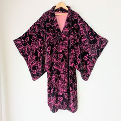 Japanese Vintage Haori dress Velvet Coat Pink,Black Kimono Gown Old-ⅽloth 長羽織 羽織 着物コート ベルベット ピンク×黒 花柄 フロッキー加工 時代布 一点物 昭和レトロ 和洋折衷