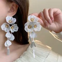 フラワーピアス ホワイト ピアスパーティーブライダル アクセサリー エレガント