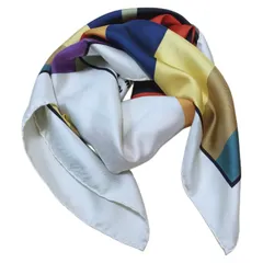 めめ サルヴァトーレフェラガモ シルク100% 大判 スカーフ フェラガモ スカーフ Salvatore Ferragamo シルク100% 正方形